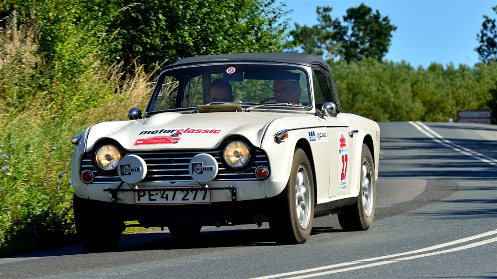 Far og søn, Lars og Simon Hjort, vil forsøge at tage fjerde sejr i Oresund Rally med deres Triumph TR4A.
(Foto: Michael Eisenberg)